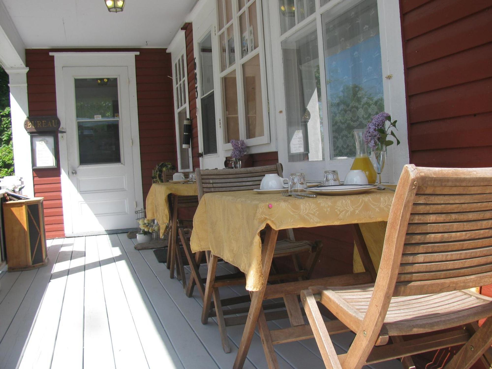 Complexe D'Hebergement La Maison Touristique Dugas Caraquet Exterior foto